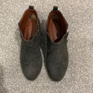 Lucky Brand women’s suede bootie. Olive green. Size: 8M.